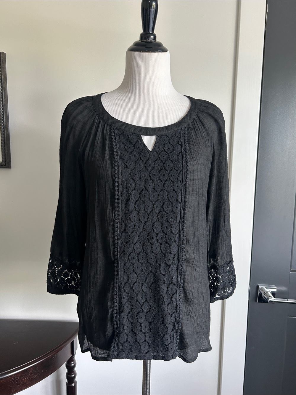 Zac & Rachel M crinkle Black Lace-Front 3/4 sleeve light Blouse